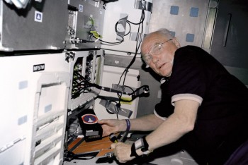 Podczas misji STS-95 na pokładzie wahadłowca Discovery.
