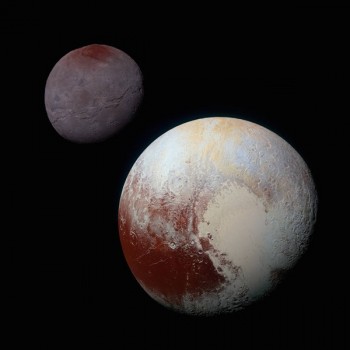 Zestawienie zdjęć Plutona i Charona, wykonanych przez sondę New Horizons 