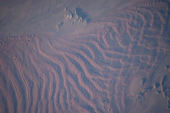Pustynia Namib przypomina abstrakcyjną, geometryczną sztukę.