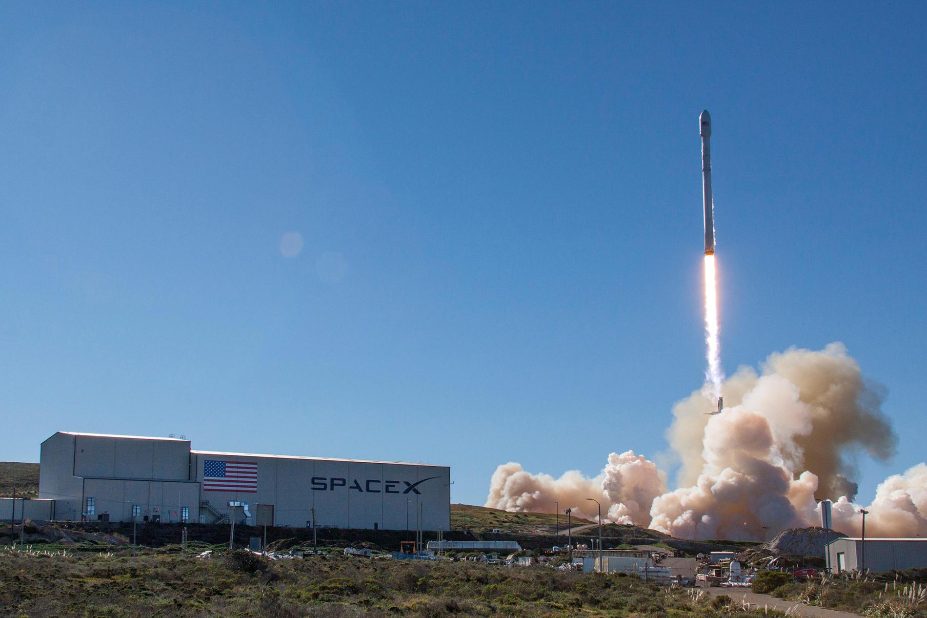 Kalifornia, 14 stycznia 2017 r., wystrzelenie rakiety Falcon 9 wraz z pierwszą serią nowych satelitów Iridium NEXT