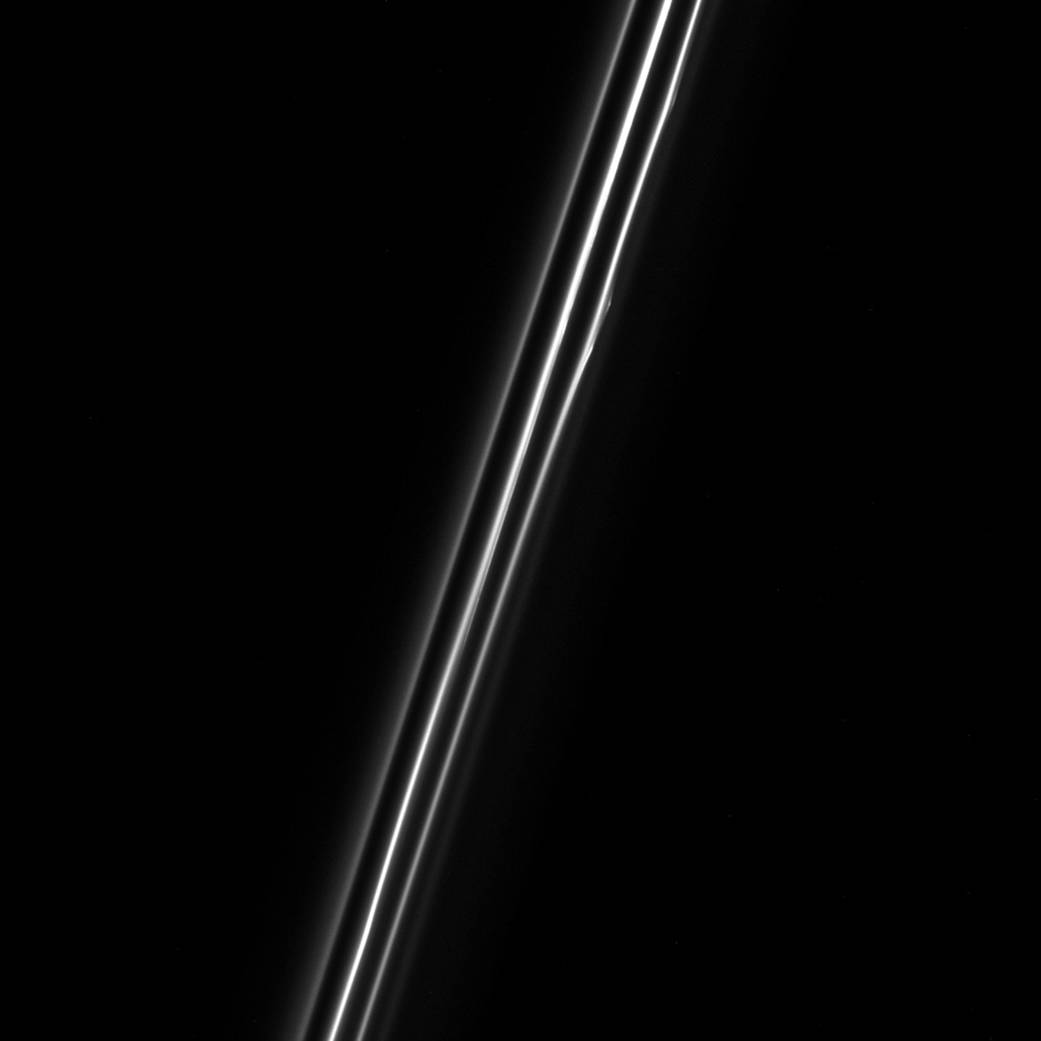 Zdjęcie pierścienia F wykonane przez sondę Cassini
