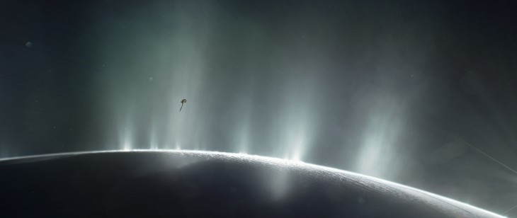 Ilustracja prezentująca sondę Cassini nurkującą w lodowym gejzerze Enceladusa w 2015 r.