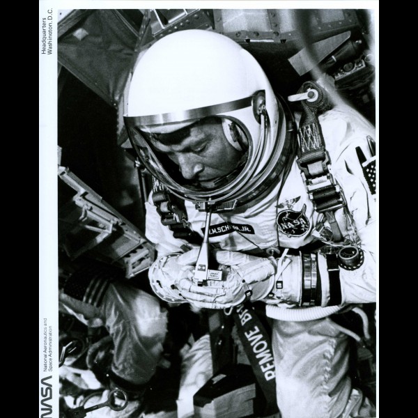 Walter Schirra przygotowuje się do startu Gemini 6.