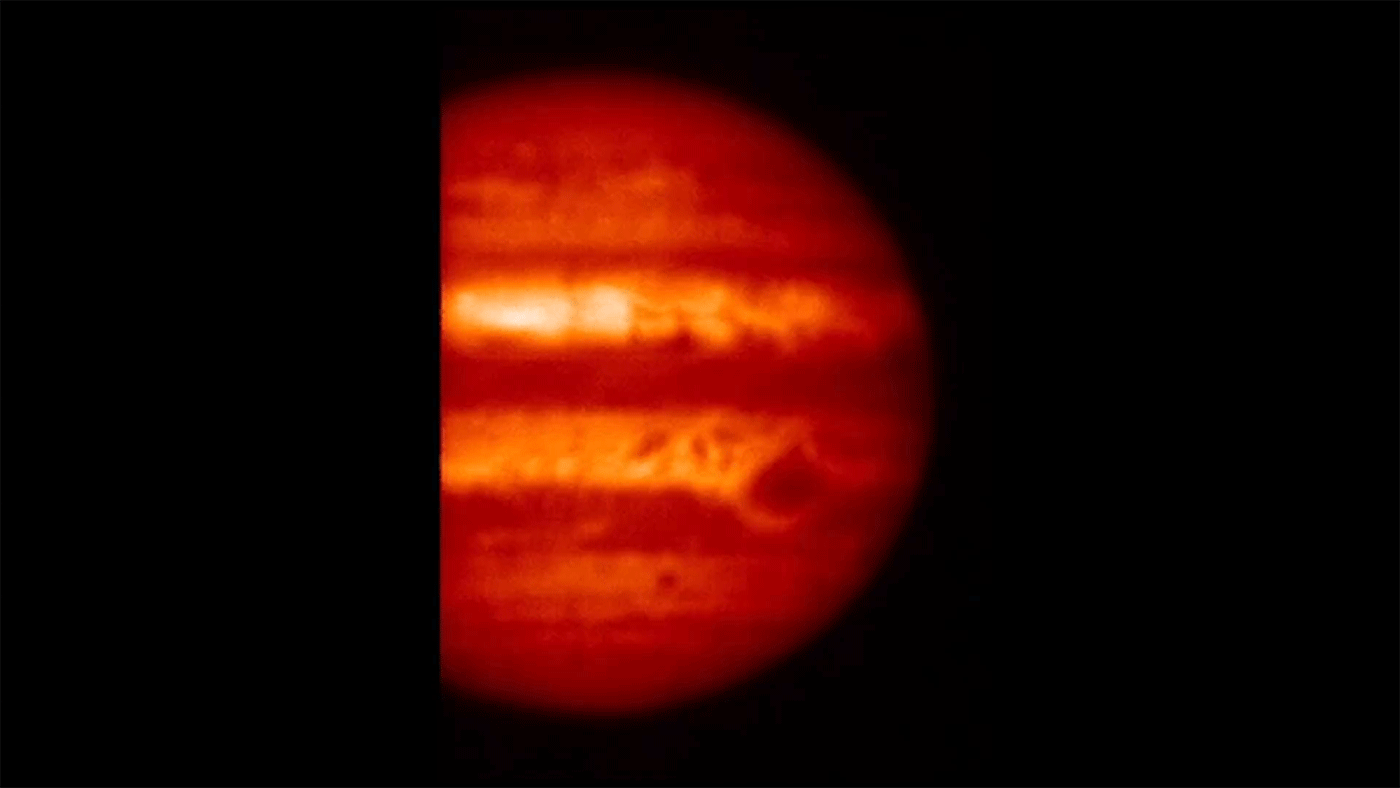 Animacja została wykonana ze zdjęć zrobionych za pomocą Teleskopu Subaru z nałożonymi filtrami czułymi na temperaturę troposfery Jowisza.