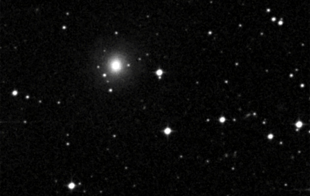 Na zdjęciu widoczna jest galaktyka NGC 4993, w której prawdopodobnie zaobserwowano kolizję dwóch gwiazd neutronowych.