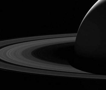 Nocny Saturn
